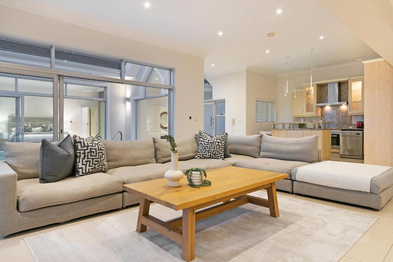 Luxury Serviced Mountain Villa In Constantia ケープタウン エクステリア 写真
