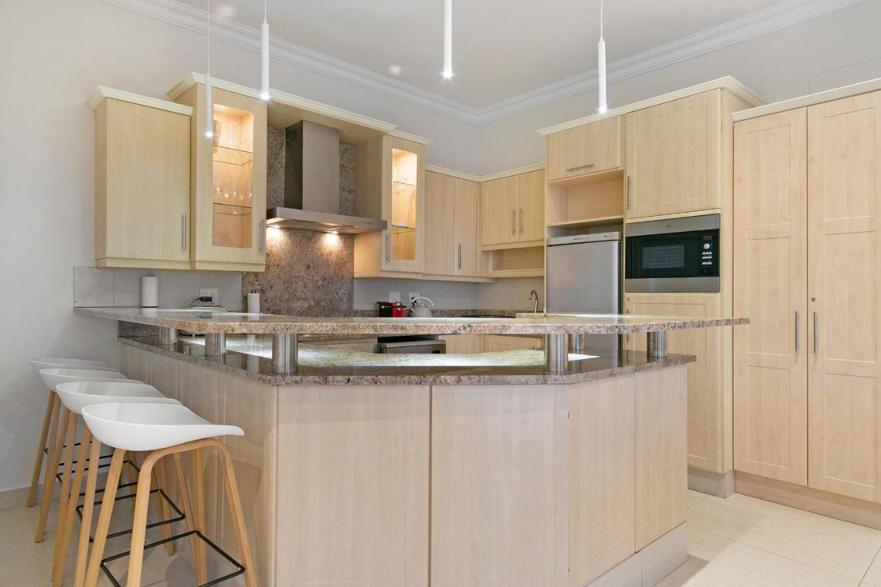 Luxury Serviced Mountain Villa In Constantia ケープタウン エクステリア 写真